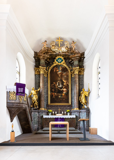 Altarraum der Evangelischen Kirche in Timelkam